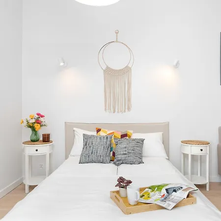 Stylish Near The Old Market Square, Pet Friendly By Renters Apartman *