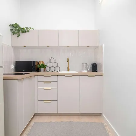 Stylish Near The Old Market Square, Pet Friendly By Renters Apartman *